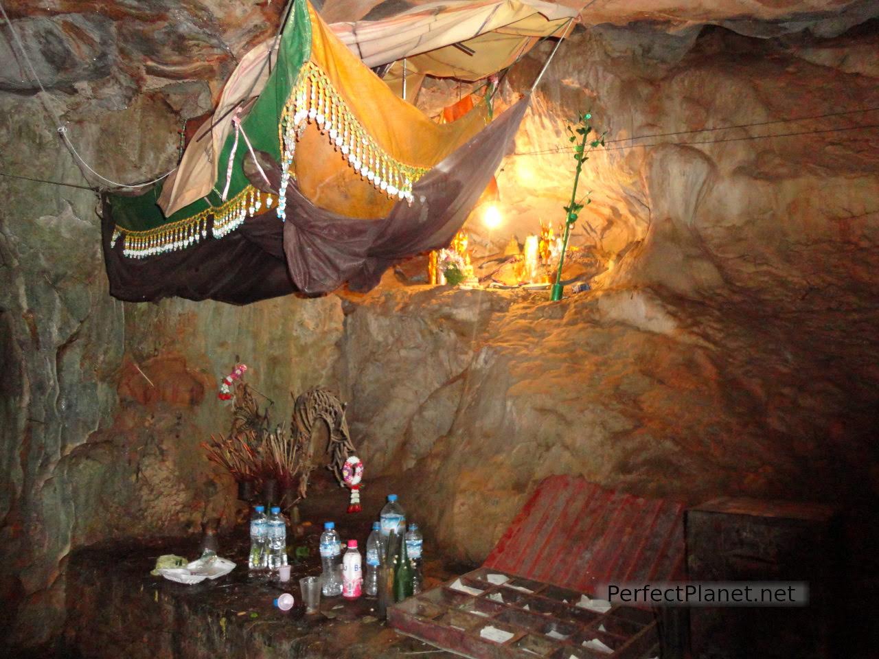 Interior cueva Tham Jang