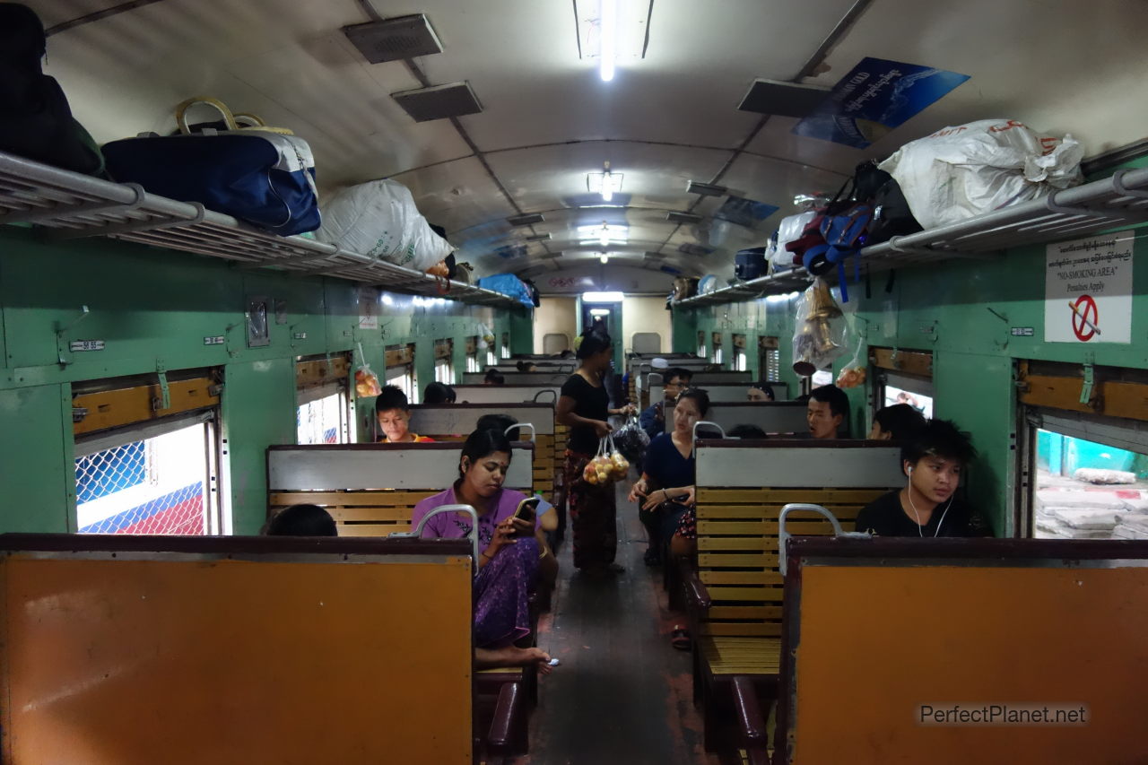 Tren de Yangon a Bago