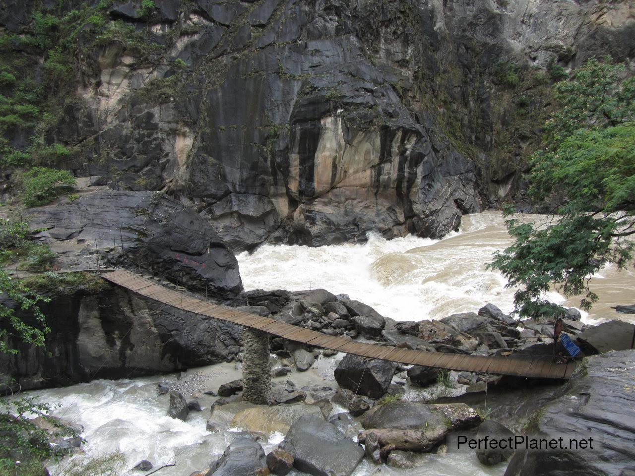 One of the suspension bridges of obligatory passage