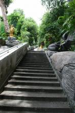 Escaleras a Pu Khao Thong