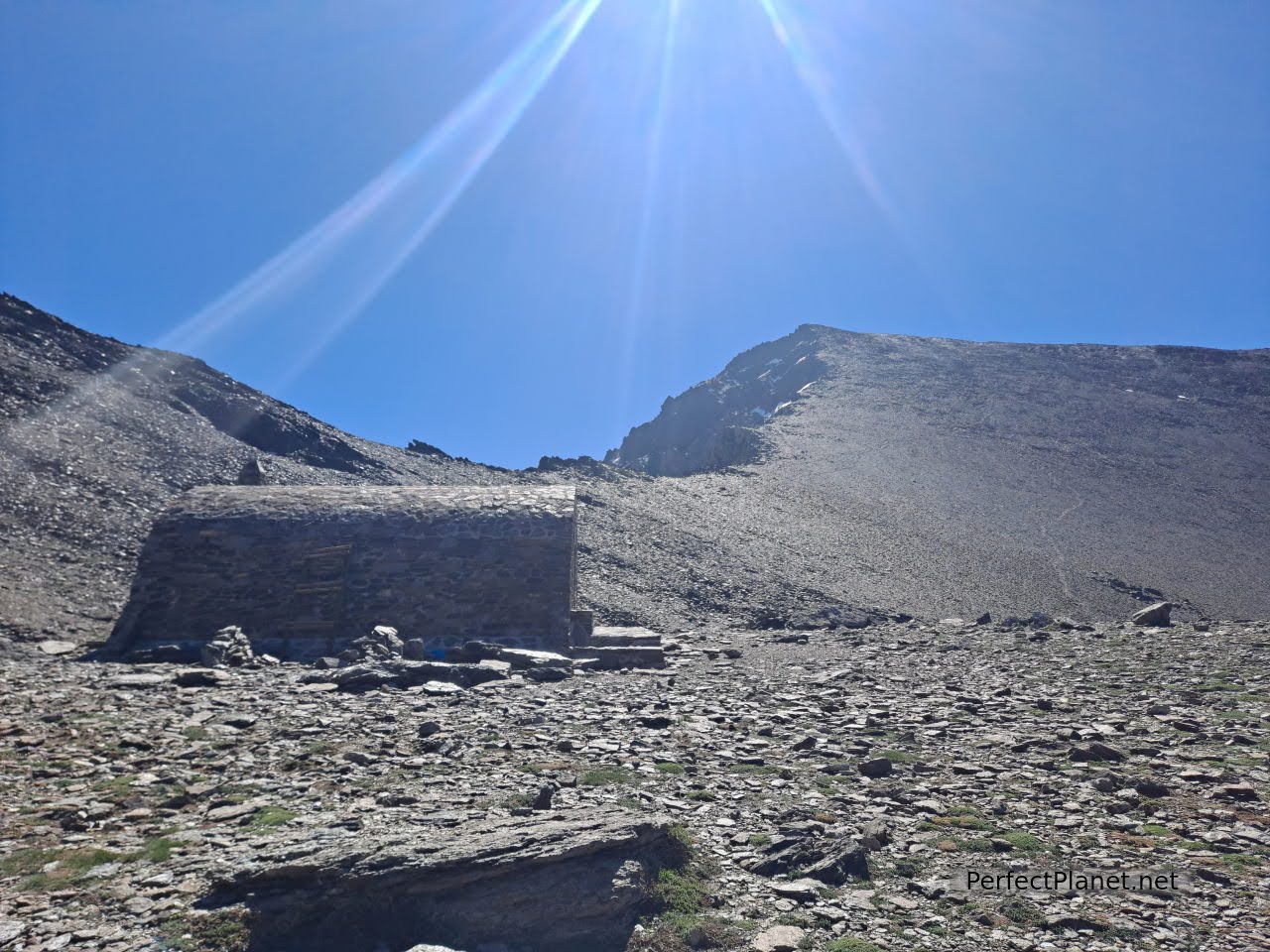 Caldera bivouac hut