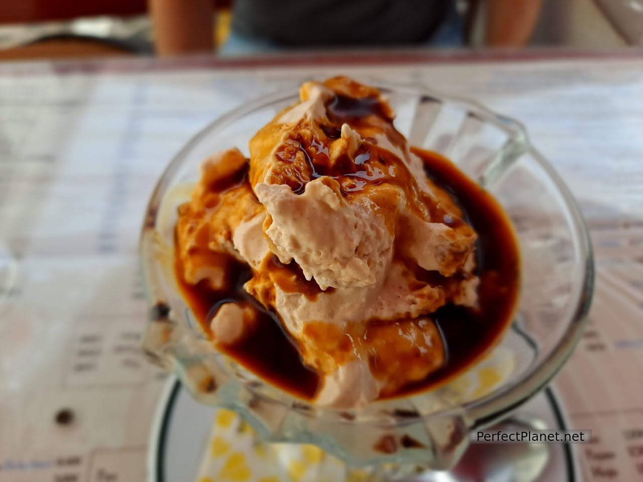 Mousse de Gofio con miel de palma