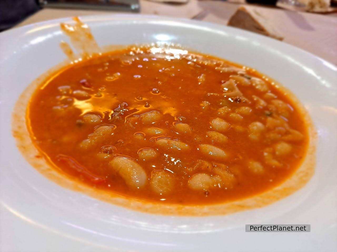 Beans with squid