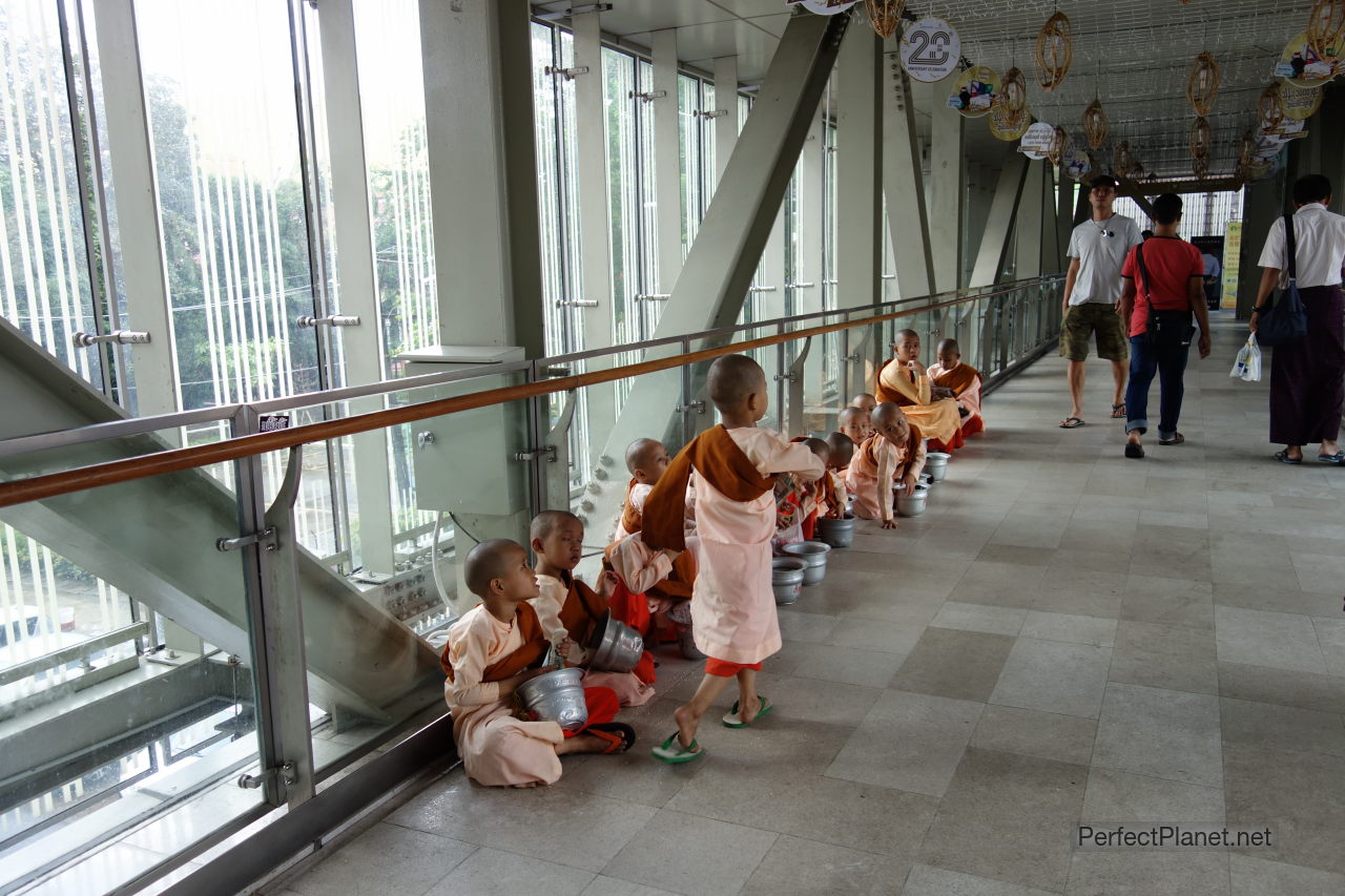 Little nuns in Bogyoke market