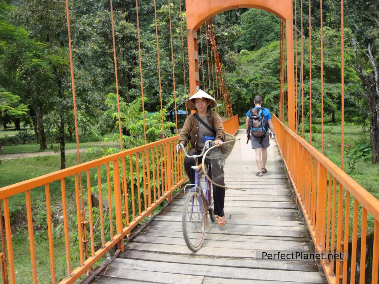 Puente sobre río Nam Song