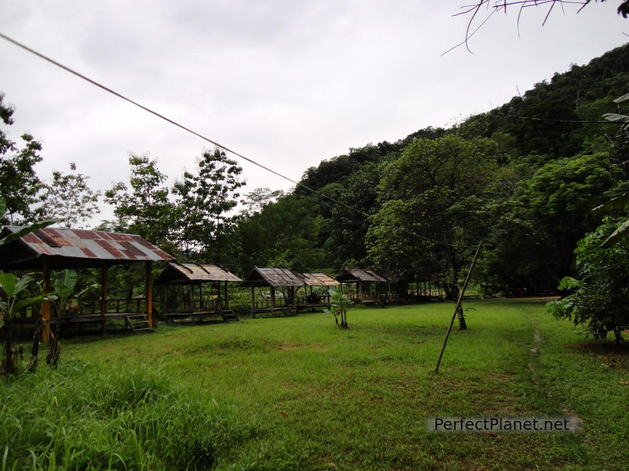 Alrededores de Tham Phu Kham