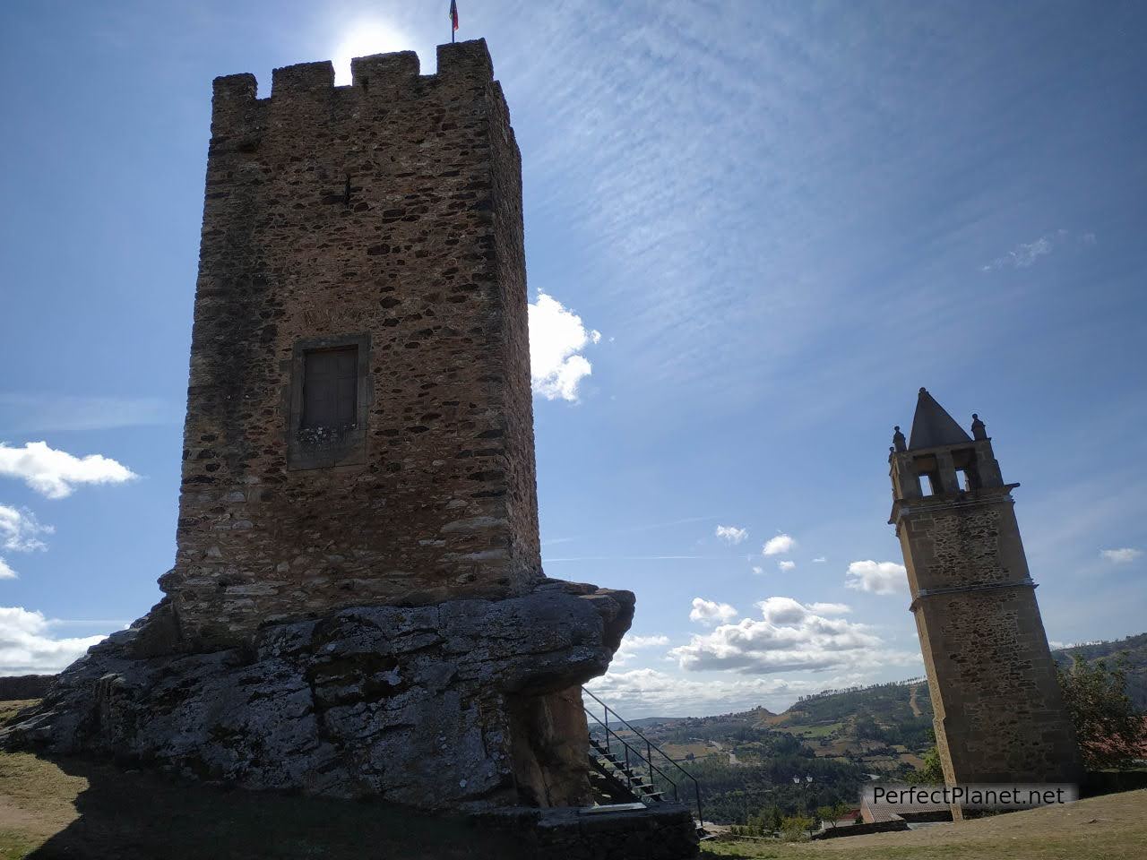 Castillo de Mogadouro y Torre del Reloj