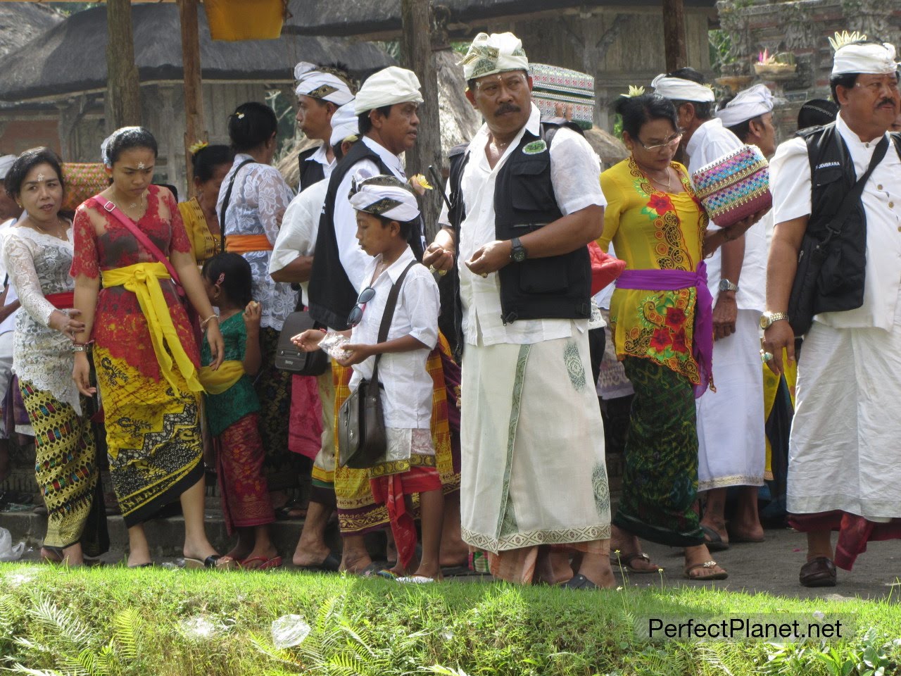 Balinese people in Pura Taman Ayun