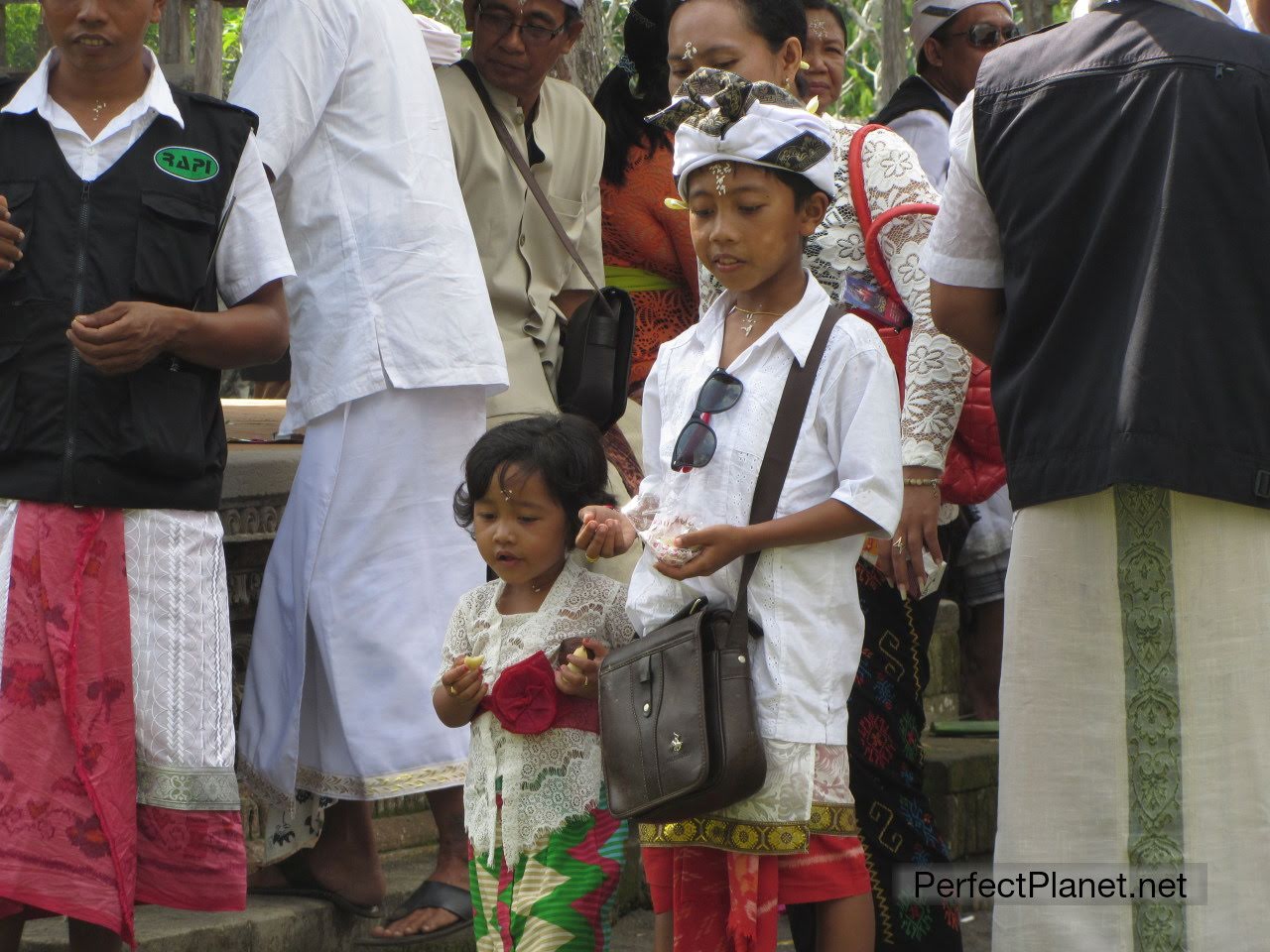 Balinese people in Pura Taman Ayun