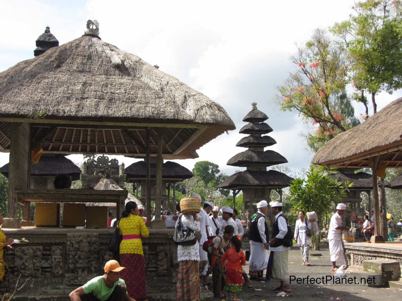 Balinese people in Pura Taman Ayun