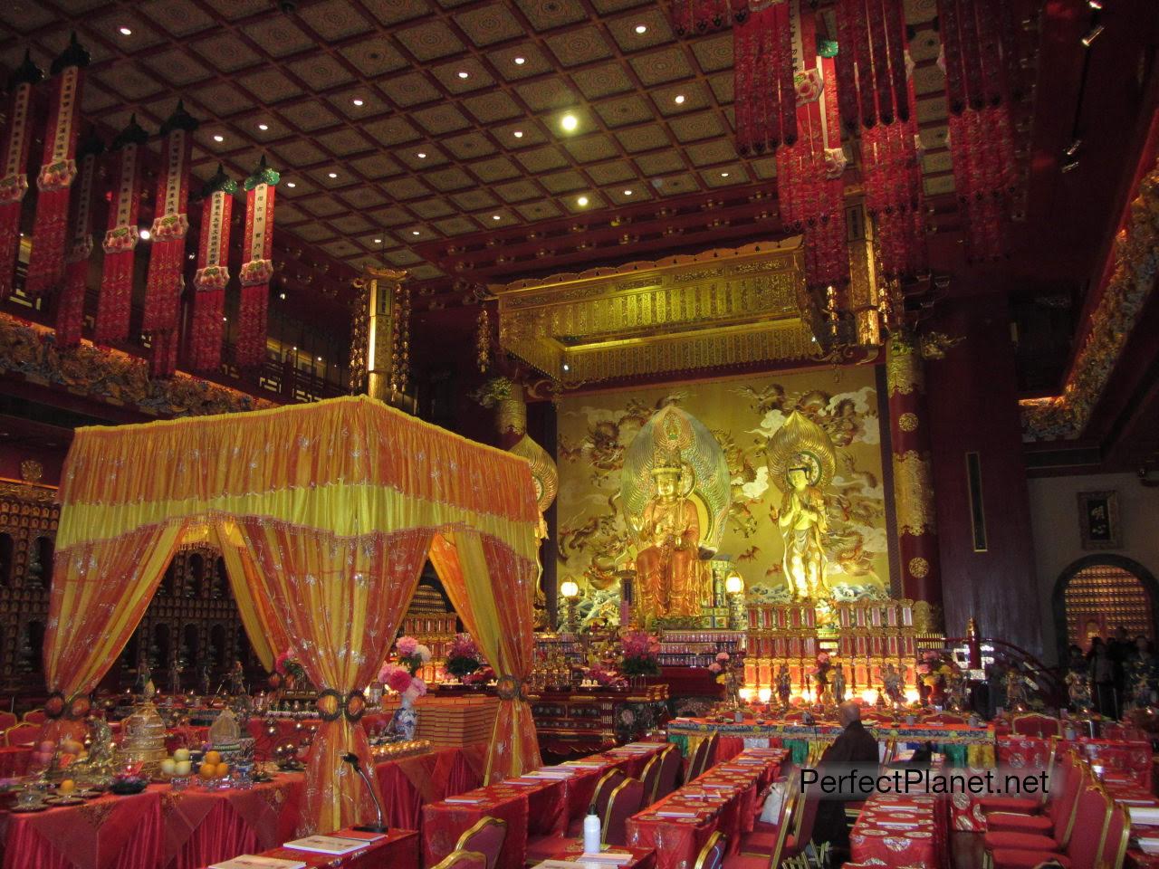 Temple and Museum of the Buddha Tooth Relic interior