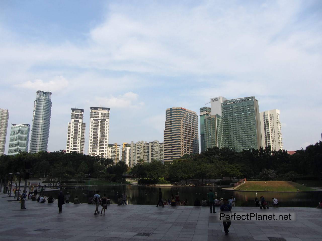 Parque detras de Torres Petronas