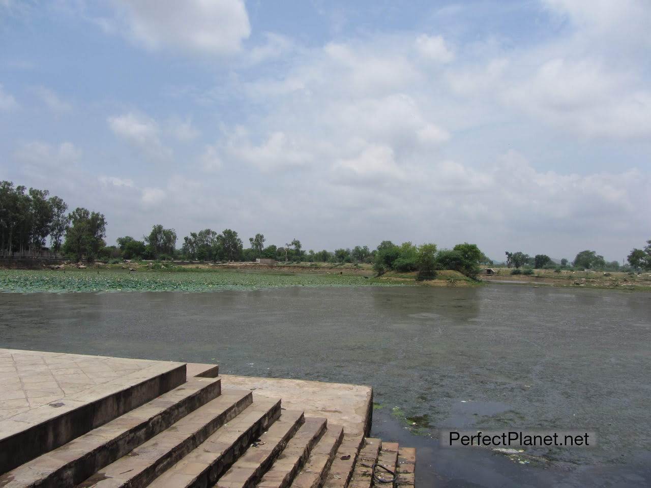 Lago en Khajuraho