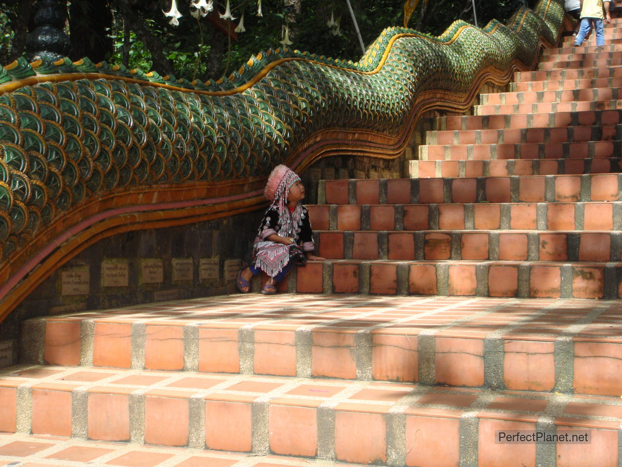 Niña en Wat That Doi Suthep