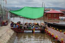 Mujeres vendiendo flores en Lago Inle